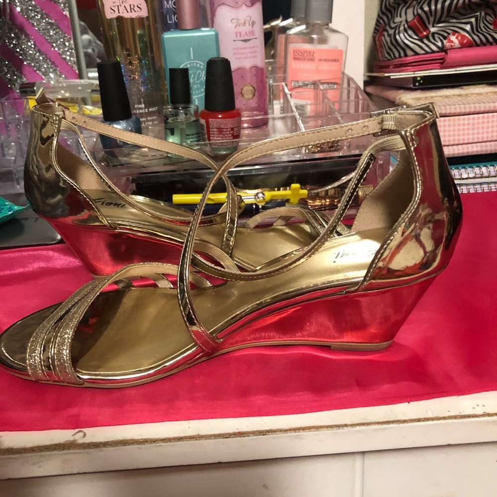 Gold pretty heels